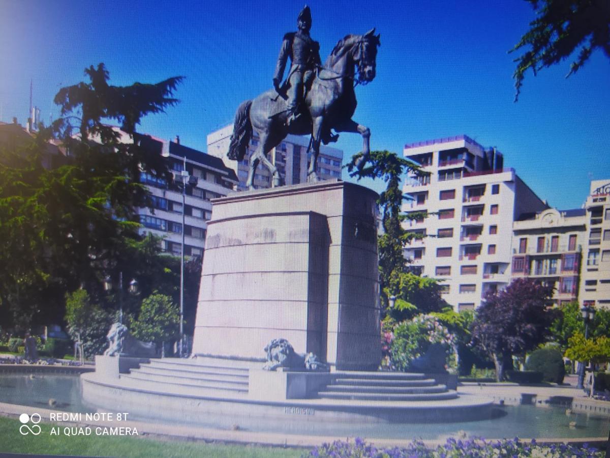 Gonzalo De Berceo 15 " Calidad-Sobrio" And " Free Private Parking " Apartman Logroño Kültér fotó