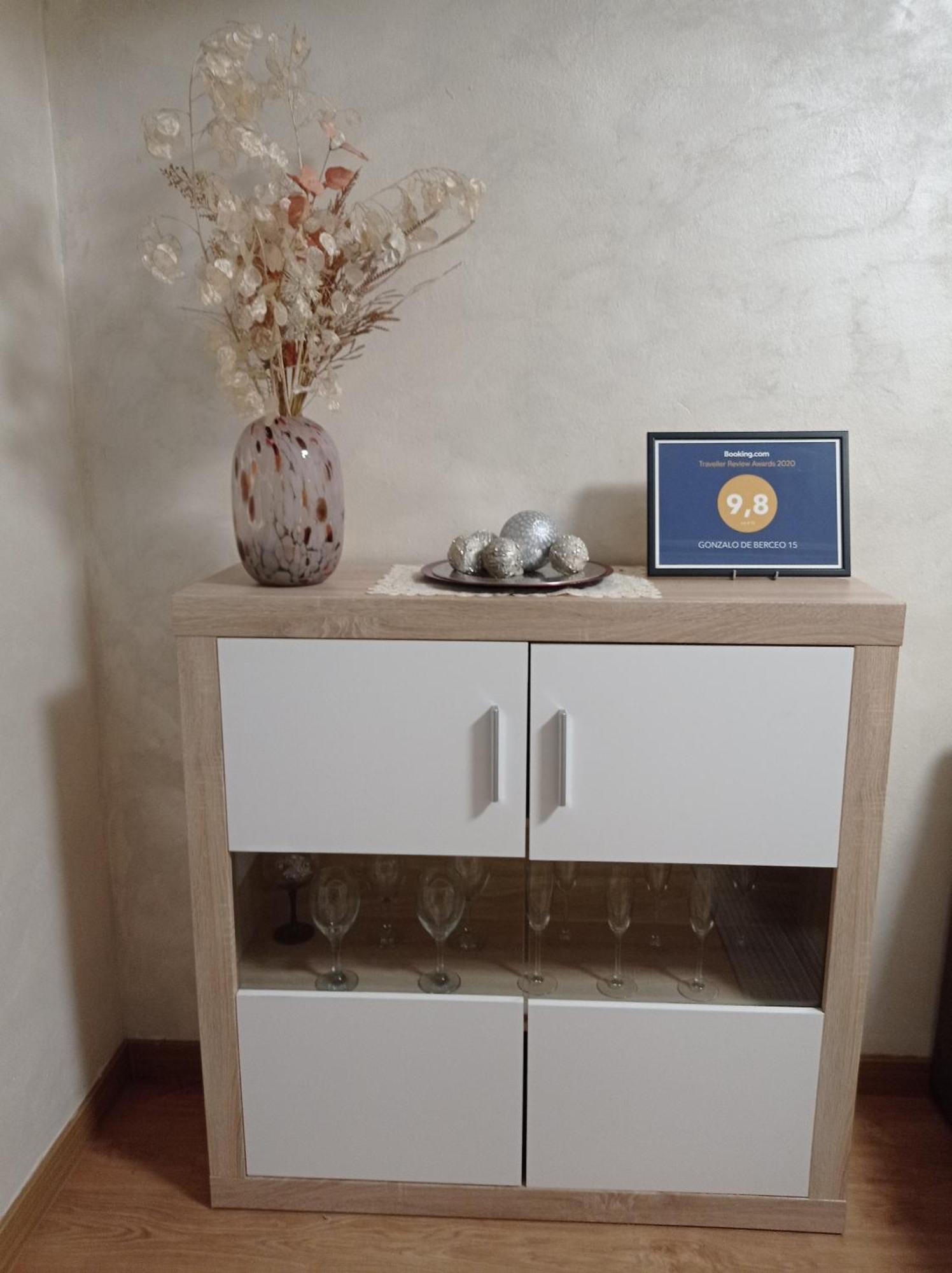 Gonzalo De Berceo 15 " Calidad-Sobrio" And " Free Private Parking " Apartman Logroño Kültér fotó